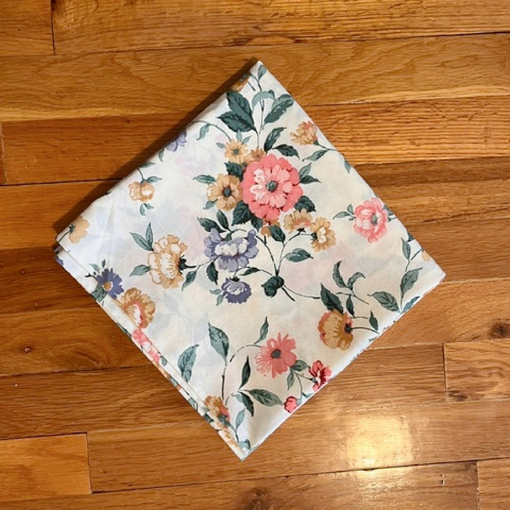 Vintage King size pillowcase with cottagecore flowers, Thomaston